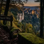 Pourquoi perigord noir : forêt sombre, village ocre et Dordogne