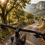 Parcours vtt perigord noir : VTT sur route entre noyers et falaises de calcaire