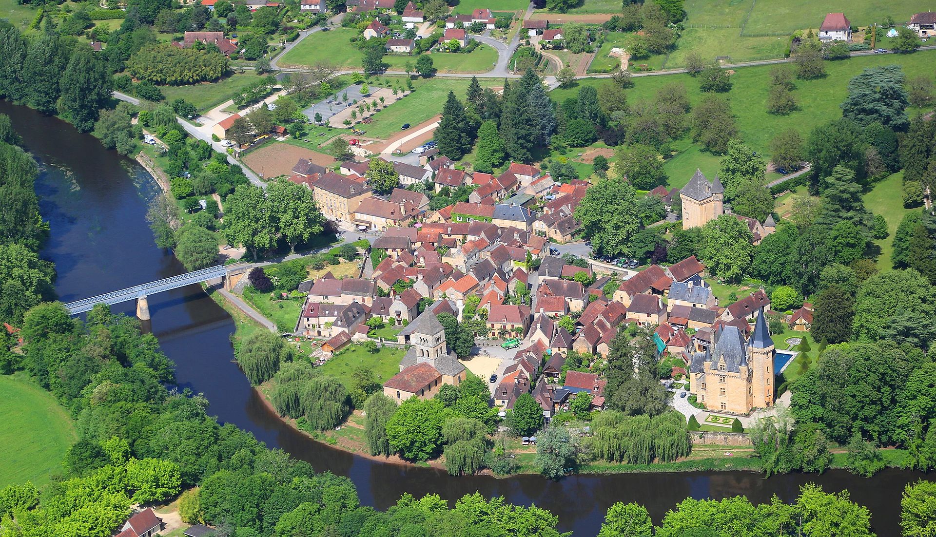 Le village de Saint-Léon-sur-Vézère et son patrimoine de pierre
